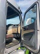 2015 Peterbilt 579 507,402 mi, hrs unknown- doesn't run