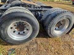 2013 Mack CXU613 showing 438,785 mi, 141,133 hrs- runs