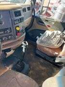 2015 Peterbilt 579 showing 500,775 mi, 26,318 hrs - doesn't run