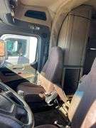 2015 Peterbilt 579 showing 424,747 mi, 22,986 hrs - runs