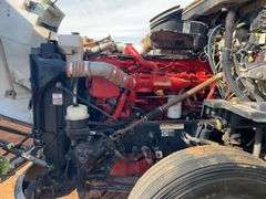 2015 Peterbilt 579 showing 416,100 mi, 22,250 hrs - runs