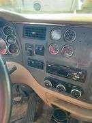 2015 Peterbilt 579 showing 370,184 mi, 14,618 hrs - runs