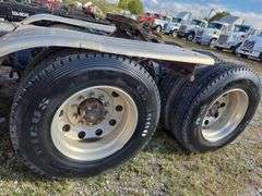 2015 International 9900 showing 218,605 mi, 6,078 hrs- runs