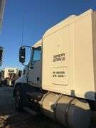 2008 Mack CXU613 showing 559,053 mi, 14,786 hrs- runs