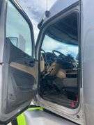 2015 Peterbilt 579 507,402 mi, hrs unknown- doesn't run