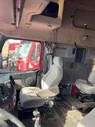 2003 Volvo showing 862,463 & 82,463 mi, 3,909 hrs - doesn't run