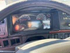 2010 Volvo VN showing 175,079 mi, hrs unknown - doesn't run