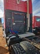 2003 Volvo showing 862,463 & 82,463 mi, 3,909 hrs - doesn't run