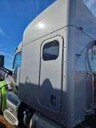 2015 Peterbilt 579 showing 424,747 mi, 22,986 hrs - runs