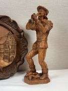 PIED PIPER OF HAMELIN CARVED FIGURINE AND PLATE.  GERMAN ORIGIN