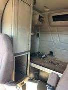 2015 Peterbilt 579 showing 424,747 mi, 22,986 hrs - runs