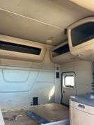 2015 Peterbilt 579 showing 424,747 mi, 22,986 hrs - runs