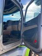 2015 Peterbilt 579 showing 370,184 mi, 14,618 hrs - runs