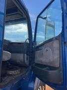 2010 Volvo VN showing 175,079 mi, hrs unknown - doesn't run