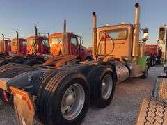 2015 Peterbilt 389 showing 53,258 mi, 8,978 hrs- runs