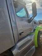 2015 Peterbilt 579 showing 500,775 mi, 26,318 hrs - doesn't run