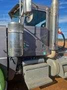 2015 Peterbilt 389 showing 20,400 mi, hrs unknown - doesn't run