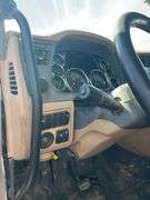 2015 Peterbilt 579 showing 370,184 mi, 14,618 hrs - runs