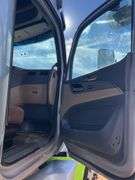 2015 Peterbilt 579 showing 453,390 mi, 22,671 hrs - runs