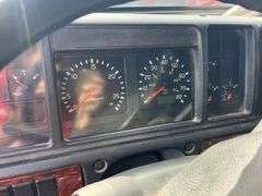 2003 Volvo showing 862,463 & 82,463 mi, 3,909 hrs - doesn't run