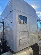 2015 Peterbilt 579 showing 370,184 mi, 14,618 hrs - runs