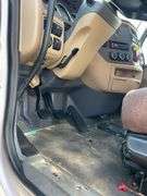 2015 Peterbilt 579 showing 453,390 mi, 22,671 hrs - runs