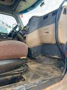 2015 Peterbilt 579 showing 370,184 mi, 14,618 hrs - runs