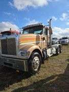 2015 International 9900 showing 218,605 mi, 6,078 hrs- runs