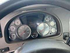 2018 Kenworth T880 showing 13,663 mi, 5,470 hrs - runs