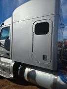2015 Peterbilt 579 showing 416,100 mi, 22,250 hrs - runs