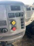 2015 Peterbilt 567 showing 31,476 mi, 7,804 hrs - runs