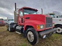 2008 Mack CHU613 showing 42,924 mi, 9,374 hrs- runs