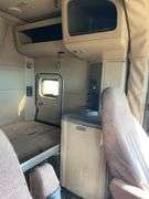 2015 Peterbilt 579 showing 370,184 mi, 14,618 hrs - runs