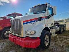 2014 Peterbilt 567 showing 44,798 mi, 5,118 hrs- runs