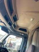 2015 Peterbilt 579 showing 416,100 mi, 22,250 hrs - runs