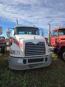 2014 Mack CHU613 showing 498,610 mi, 11,275 hrs - runs