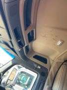 2015 Peterbilt 579 showing 424,747 mi, 22,986 hrs - runs