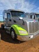 2015 Peterbilt 579 showing 416,100 mi, 22,250 hrs - runs
