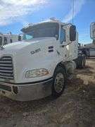 2008 Mack CXU613 showing 559,053 mi, 14,786 hrs- runs