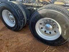 2015 Peterbilt 579 showing 416,100 mi, 22,250 hrs - runs