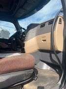 2015 Peterbilt 579 507,402 mi, hrs unknown- doesn't run