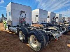 2015 Peterbilt 579 showing 424,747 mi, 22,986 hrs - runs