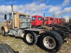 2015 International 9900 showing 218,605 mi, 6,078 hrs- runs
