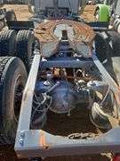 2015 Peterbilt 389 showing 20,400 mi, hrs unknown - doesn't run