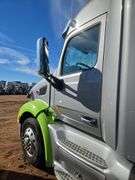 2015 Peterbilt 579 showing 416,100 mi, 22,250 hrs - runs