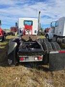 2015 Peterbilt 567 showing 31,476 mi, 7,804 hrs - runs