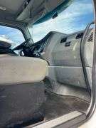 2018 Kenworth T880 showing 13,663 mi, 5,470 hrs - runs