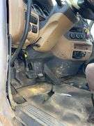 2015 Peterbilt 579 showing 370,184 mi, 14,618 hrs - runs