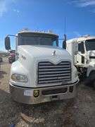 2008 Mack CXU613 showing 559,053 mi, 14,786 hrs- runs