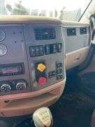 2015 Peterbilt 579 showing 453,390 mi, 22,671 hrs - runs